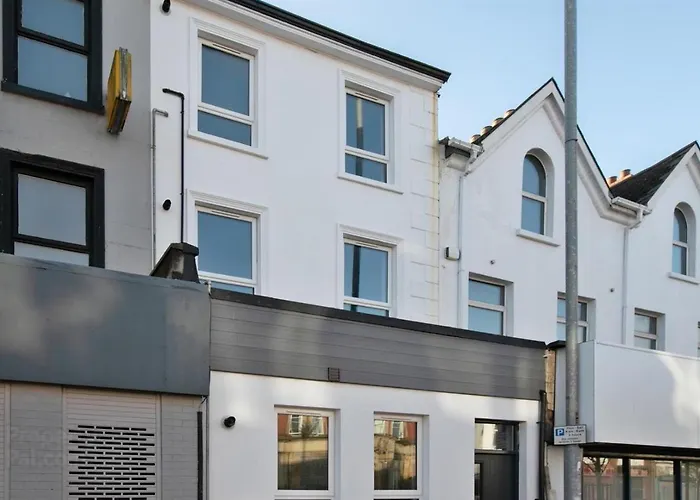 Central Belfast Modern Apartment Great Location Free Parking